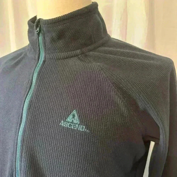 Ascend 1/4 Zip Henley Type Pullover. Womens Sz Medium. Small Pocket On Side. - Picture 2 of 6